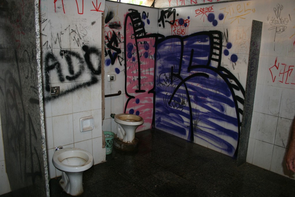 banheiro da praça2