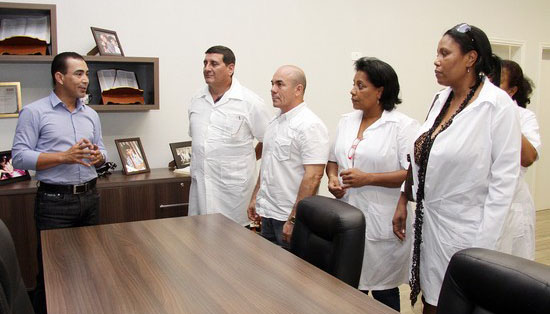 tucano-elogia-medicos-cubanos